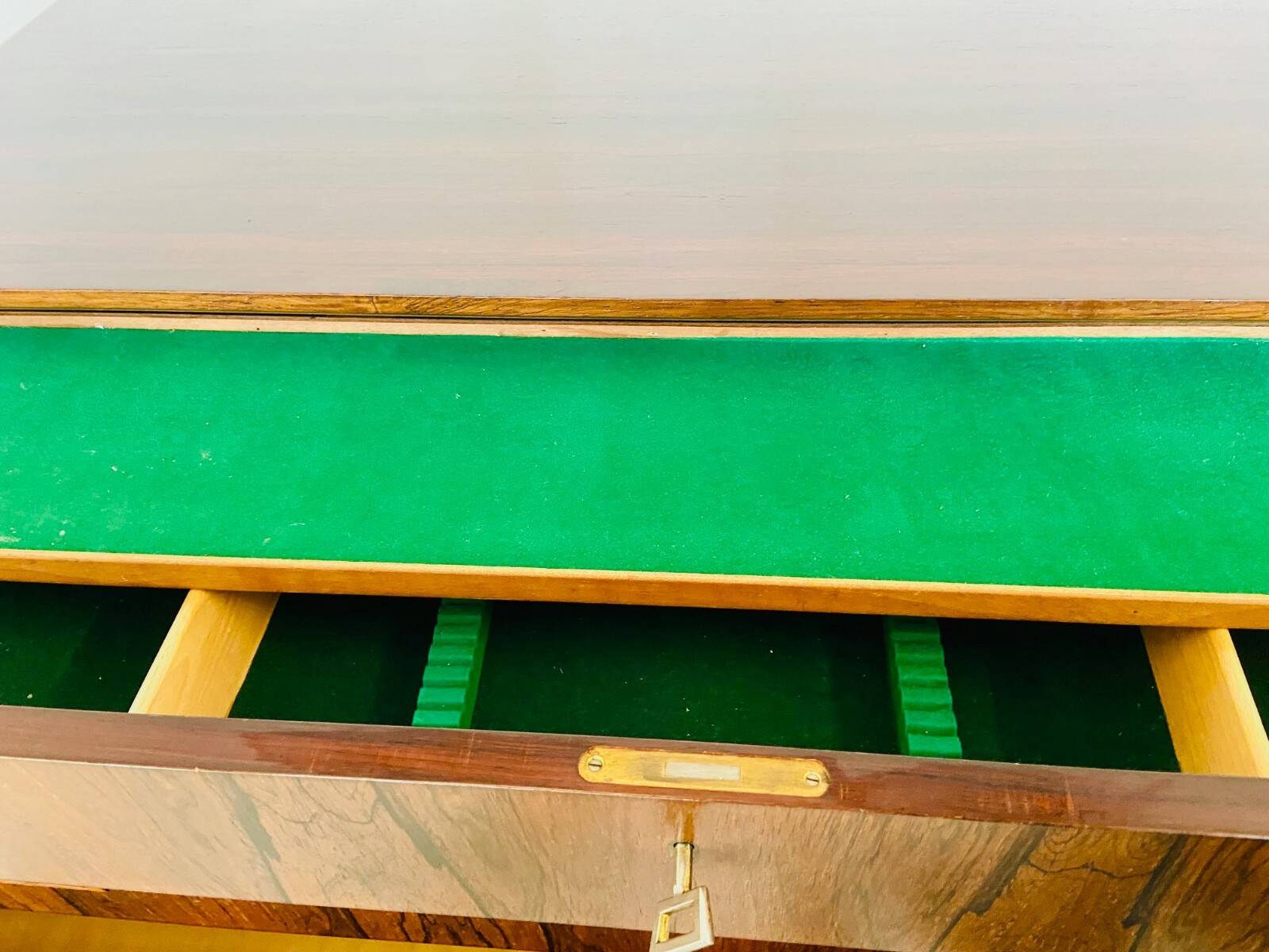 Commode danoise vintage en palissandre du milieu du siècle par Kaj Larsen