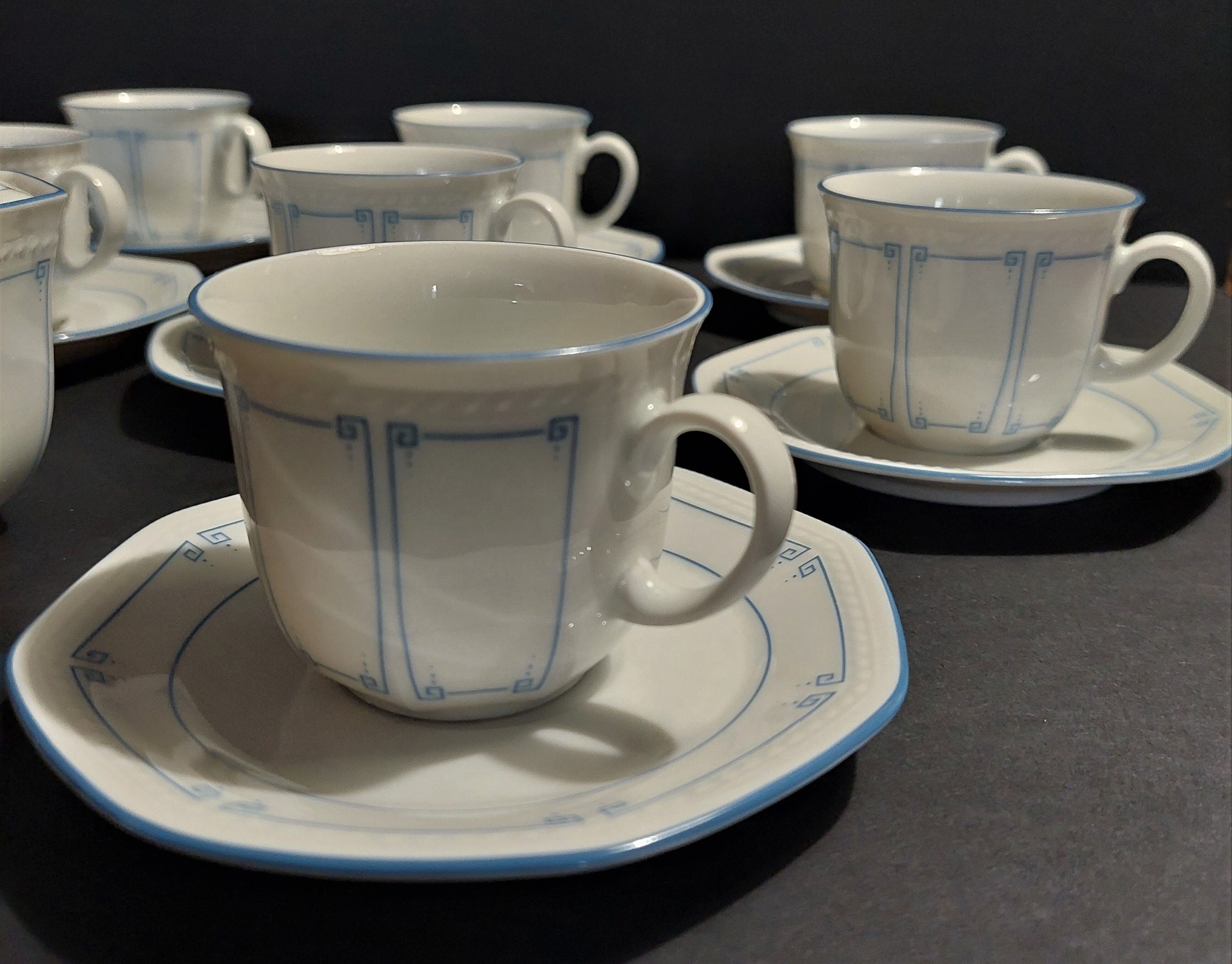 Série de dix tasses à café et sucrier en porcelaine Schirnding Bavaria XXème