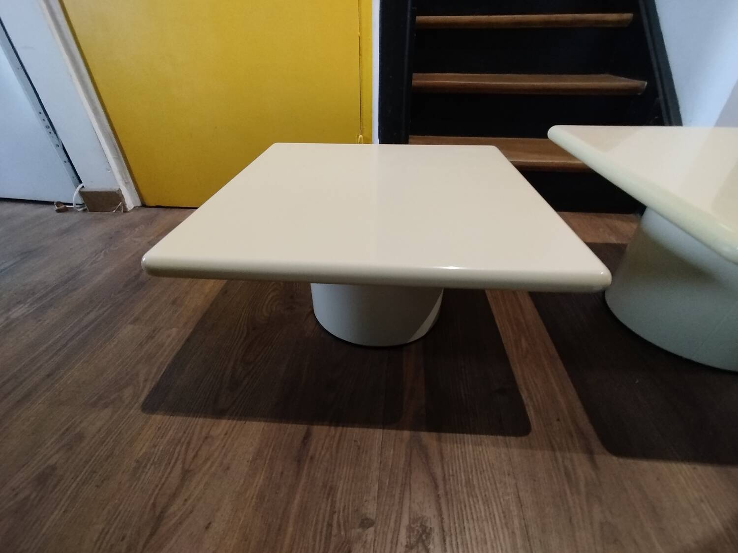 Vintage design nesting tables – lacquered wood & metal