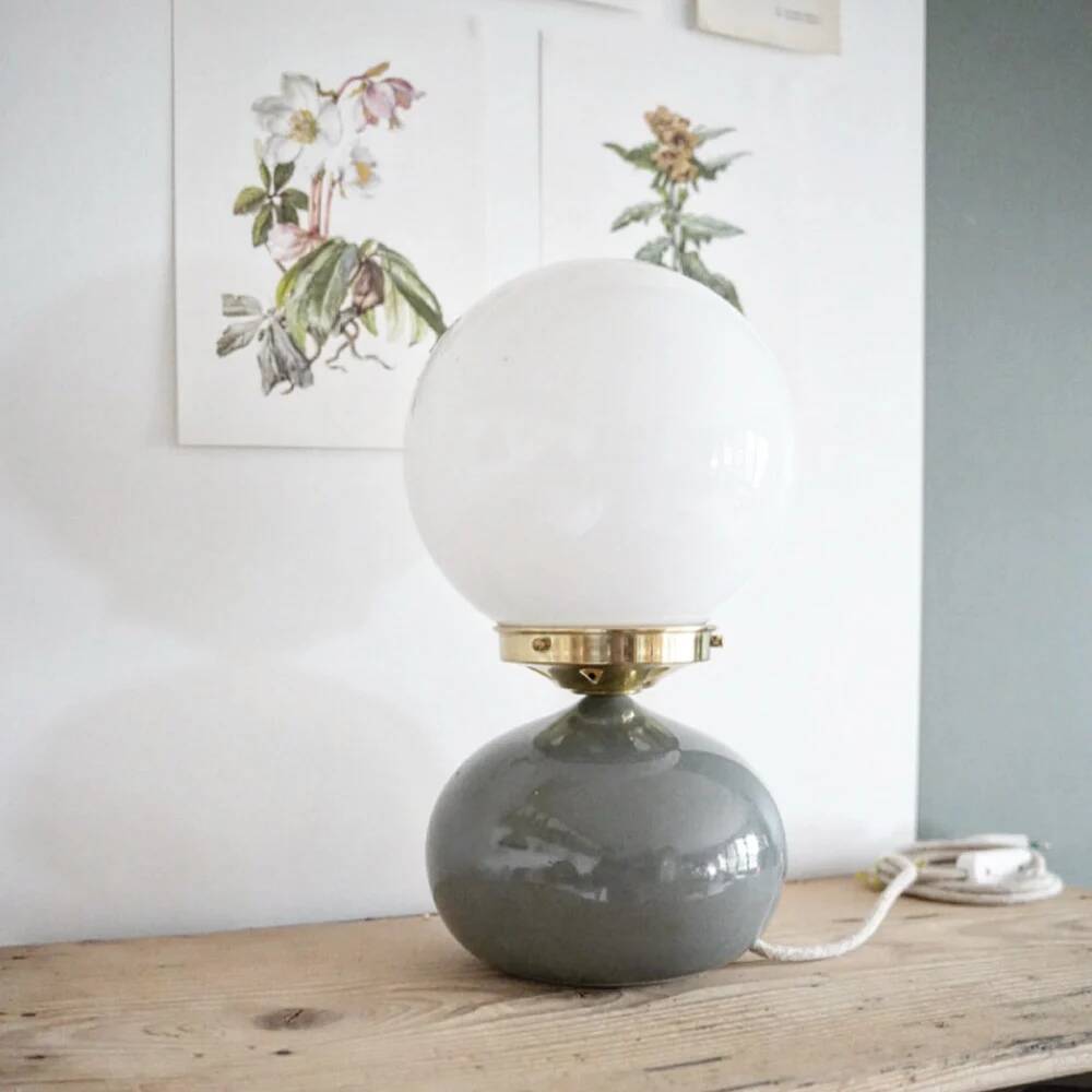 Grey ceramic lamp & opaline