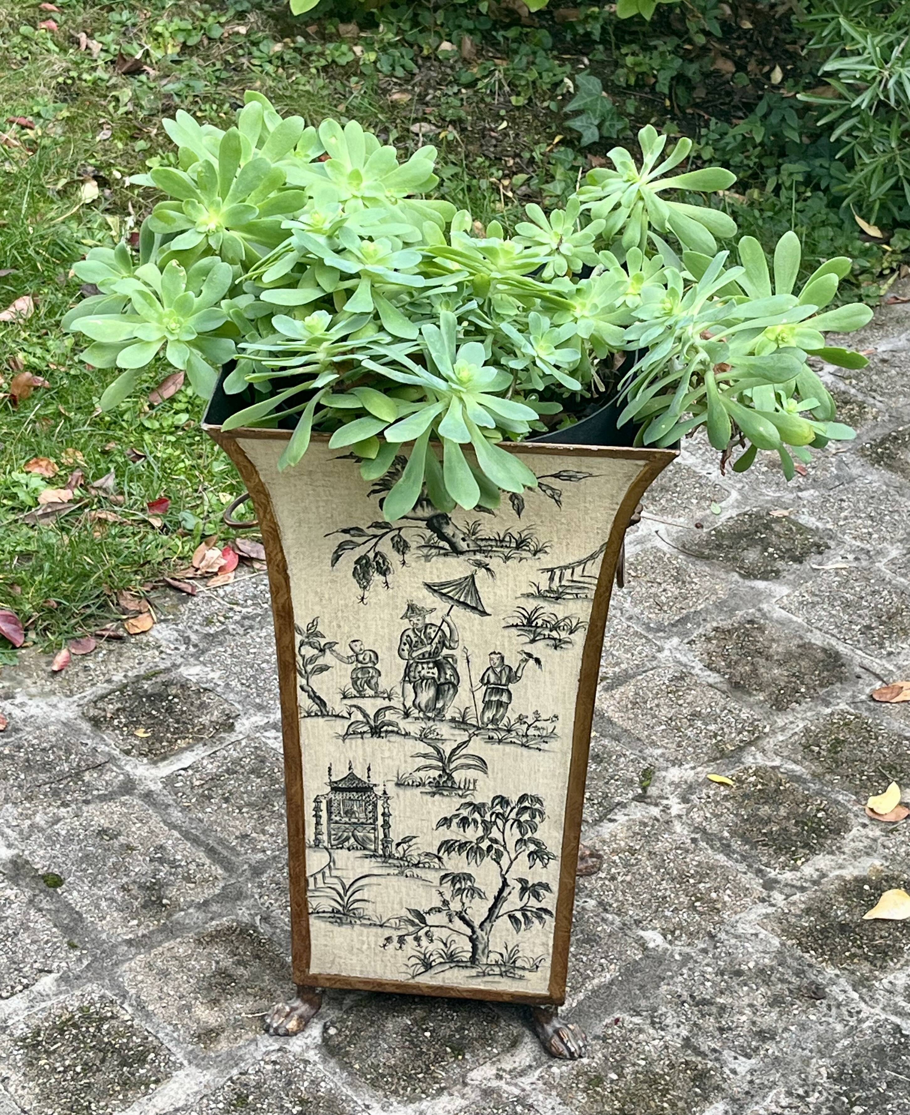 Large metal cache-pot - Chinese decoration - Lion's paws - Very good condition