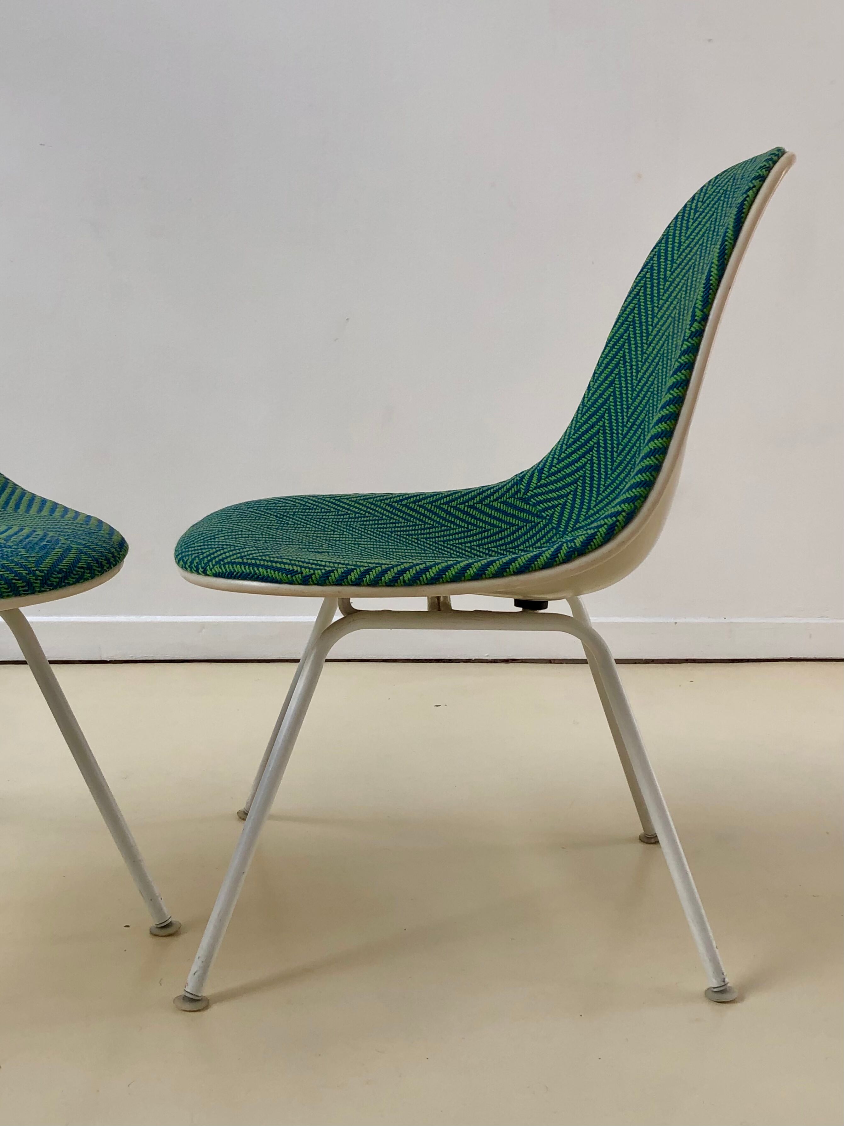 Pair of chairs low base Charles and Ray Eames, fabric Alexander Girard, ed. Herman Miller, 1970