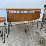 Vintage 1950s bar counter with two rattan and metal stools