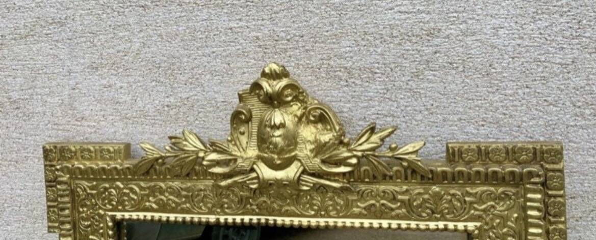19th-century antique mirror in carved gilded wood, Napoleon style.
