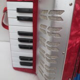 Children's accordion brand e:yuirc , marbled red color
