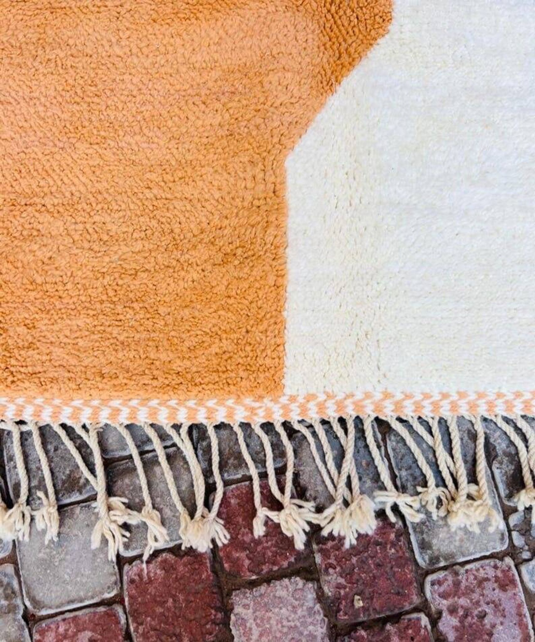 Beni Ourain Berber rug woven in Oued Zem, Moroccan, size 150 x 250 cm.