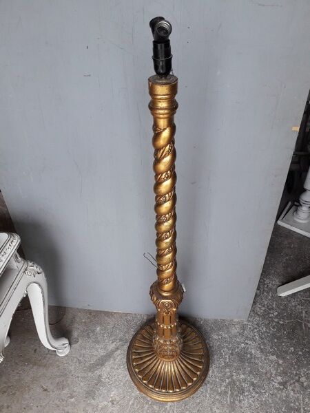 Golden carved wood lamppost or period 1940 Italy