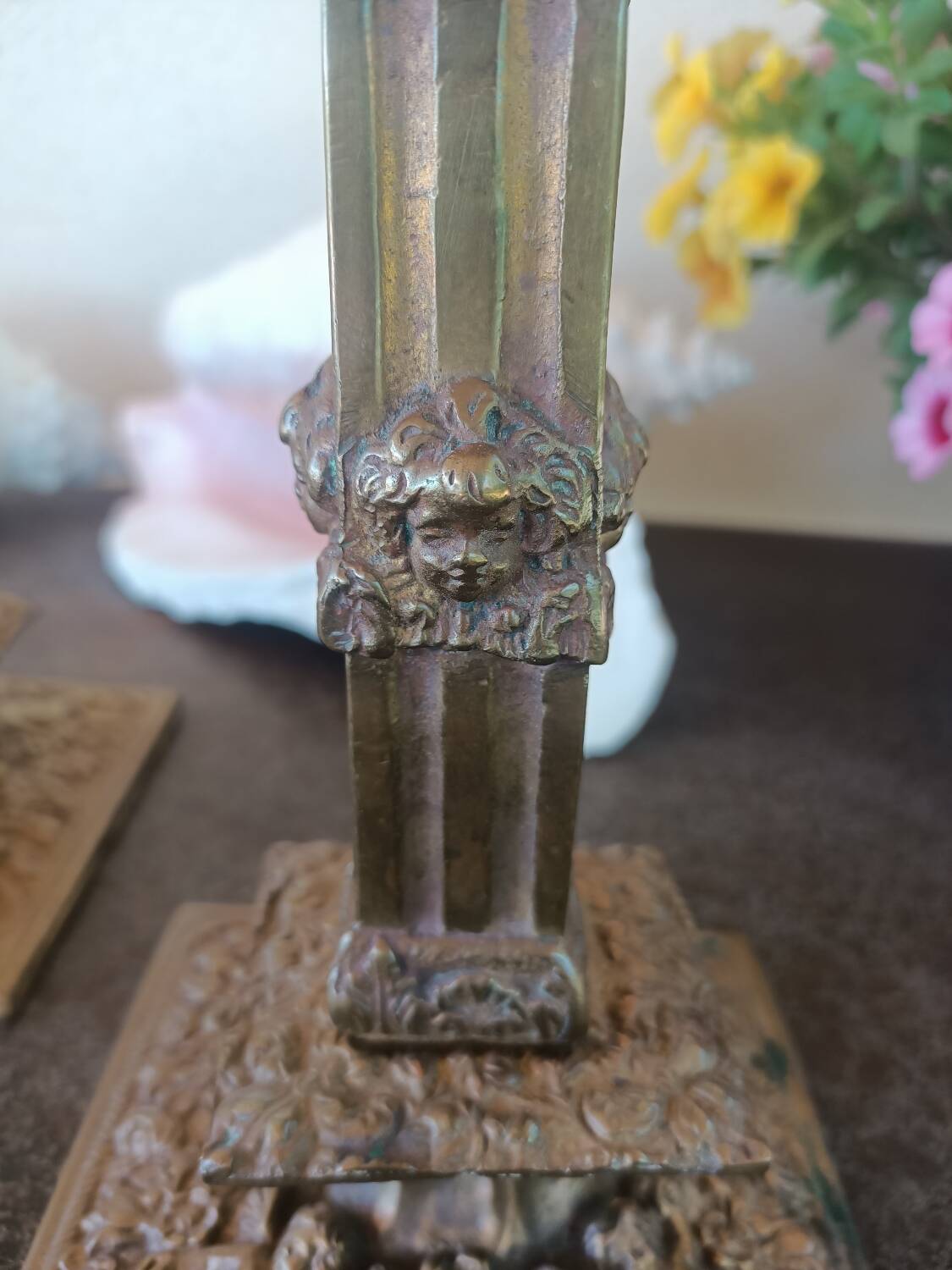 Financial-style candle holders in gilded bronze