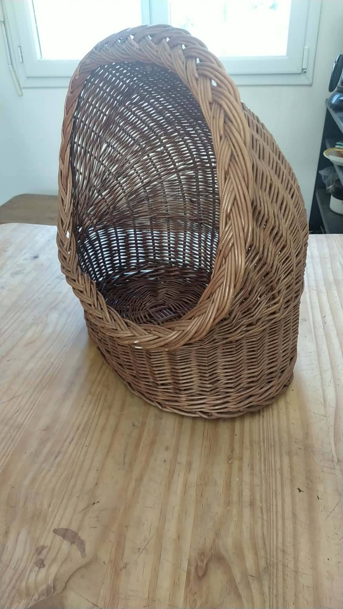 Half-roofed woven rattan niche basket