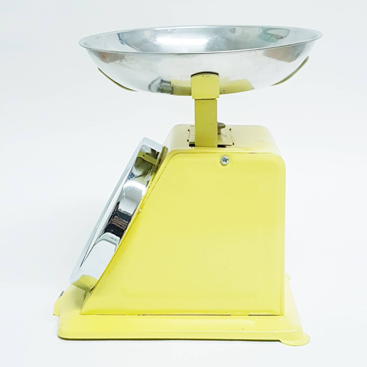 Vintage metal kitchen scale