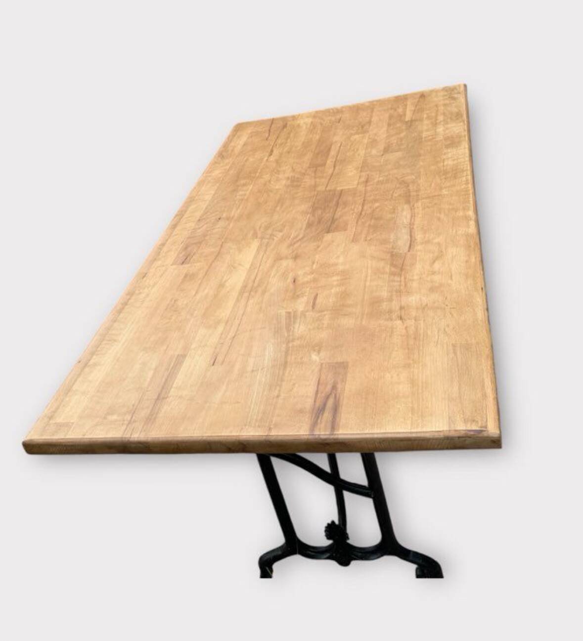 Table type bistrot art déco