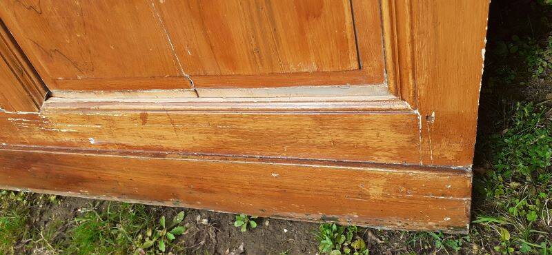Low wall panelling 8.65m panelled with mouldings wainscoting skirting.