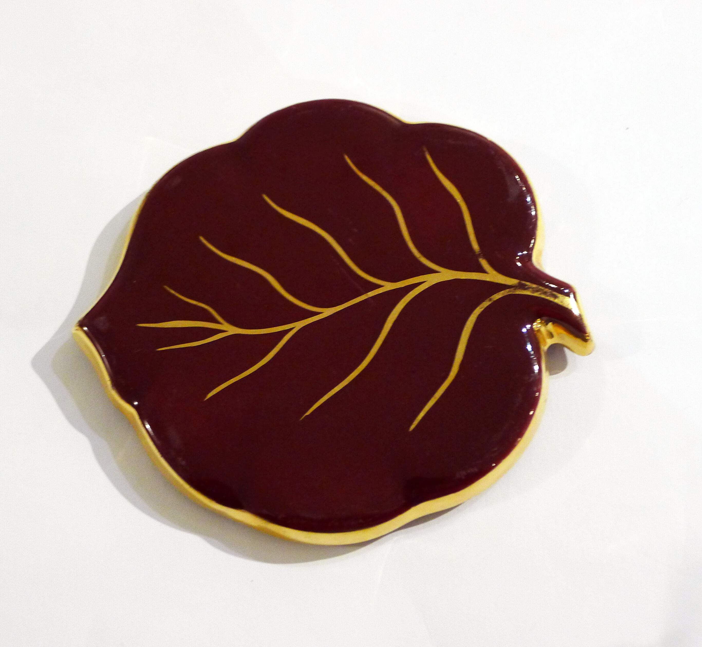Bottom of flat leaves