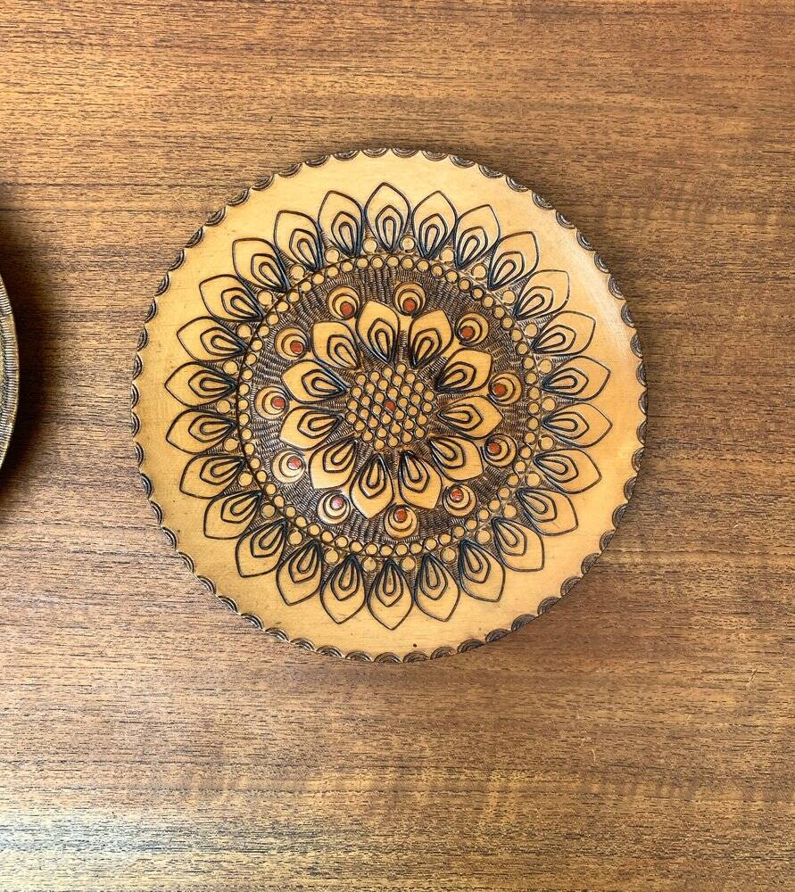 Vintage wooden wall plates, set of 4