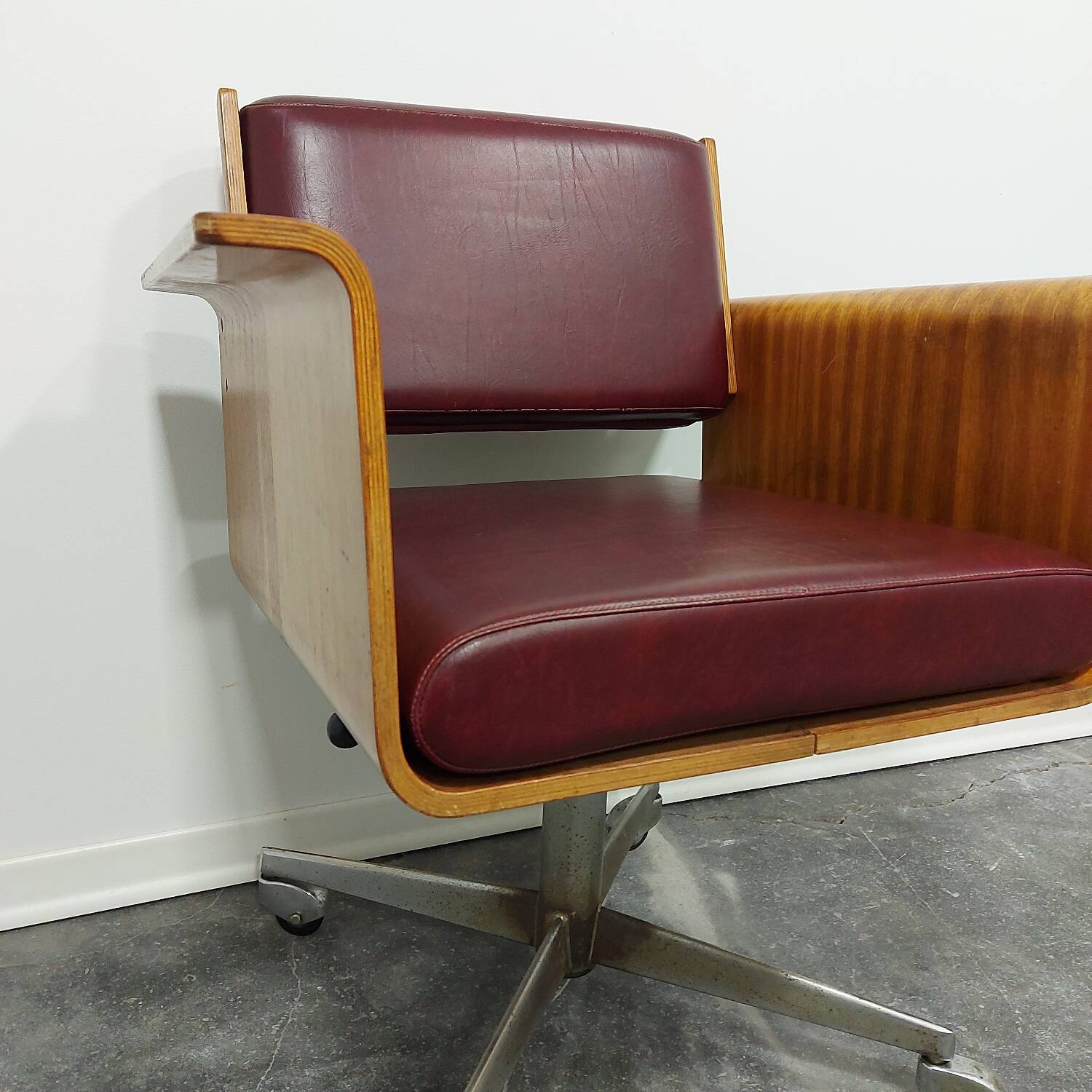 Chaise avec accoudoirs (pivotante), années 1970