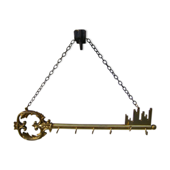 Wall mount keychain