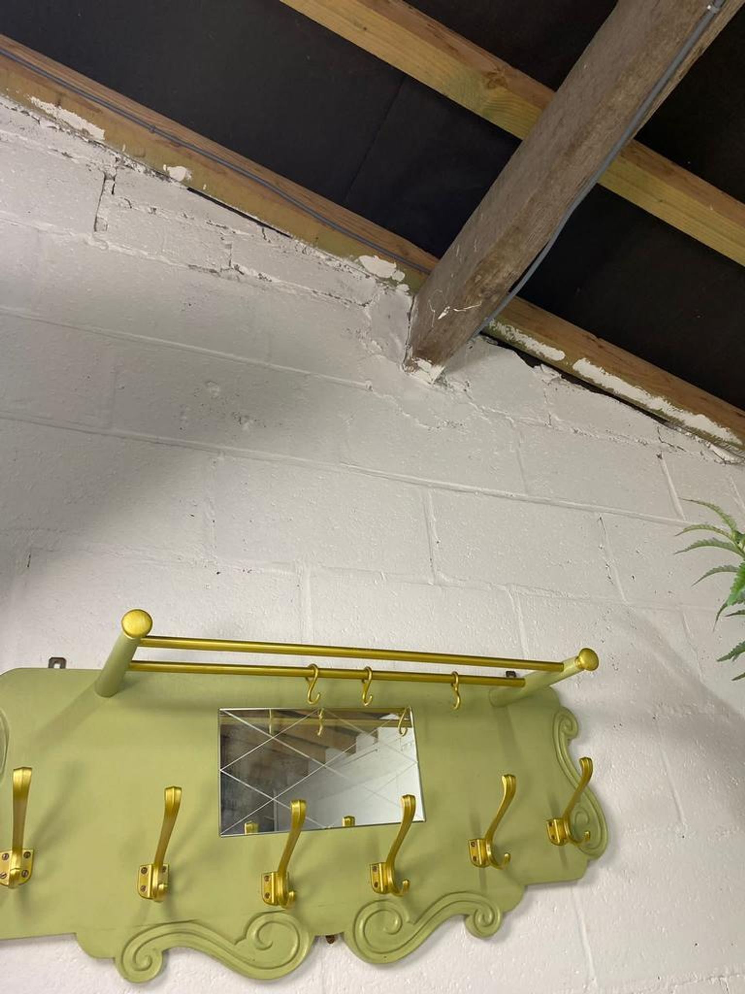 Portemanteau mural vintage vert olive avec miroir