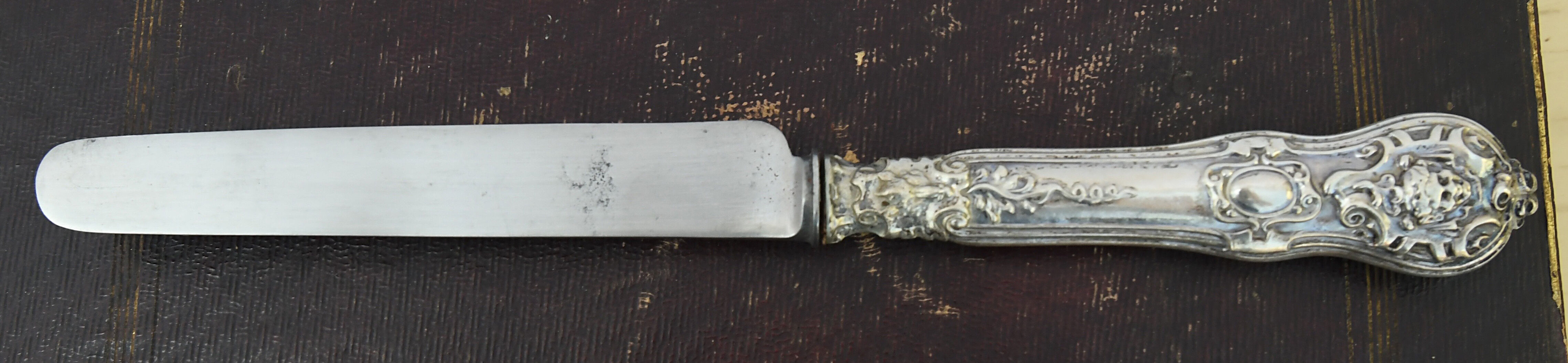 Silver metal cutlery set