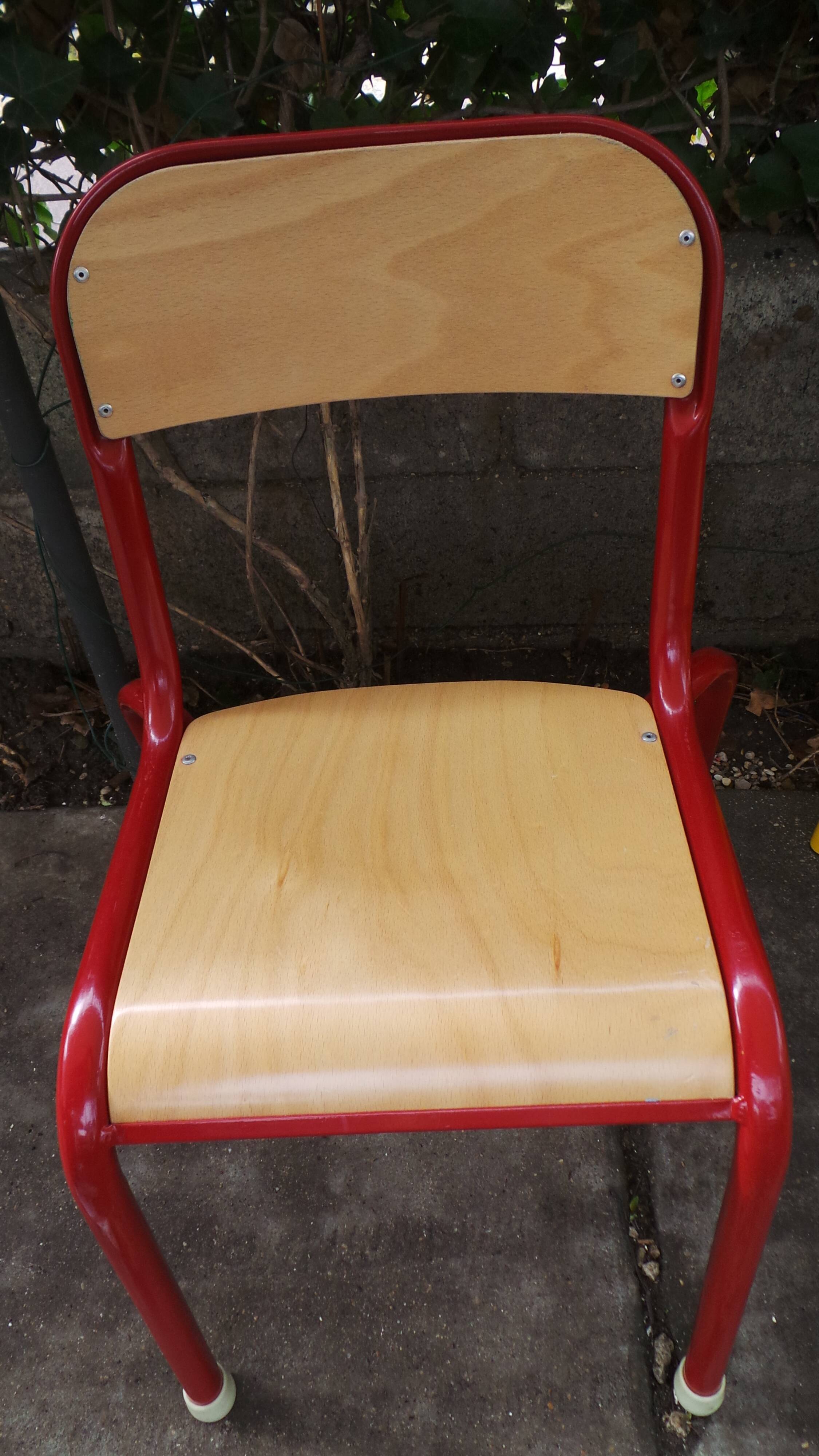 Chaises maternelles vintage