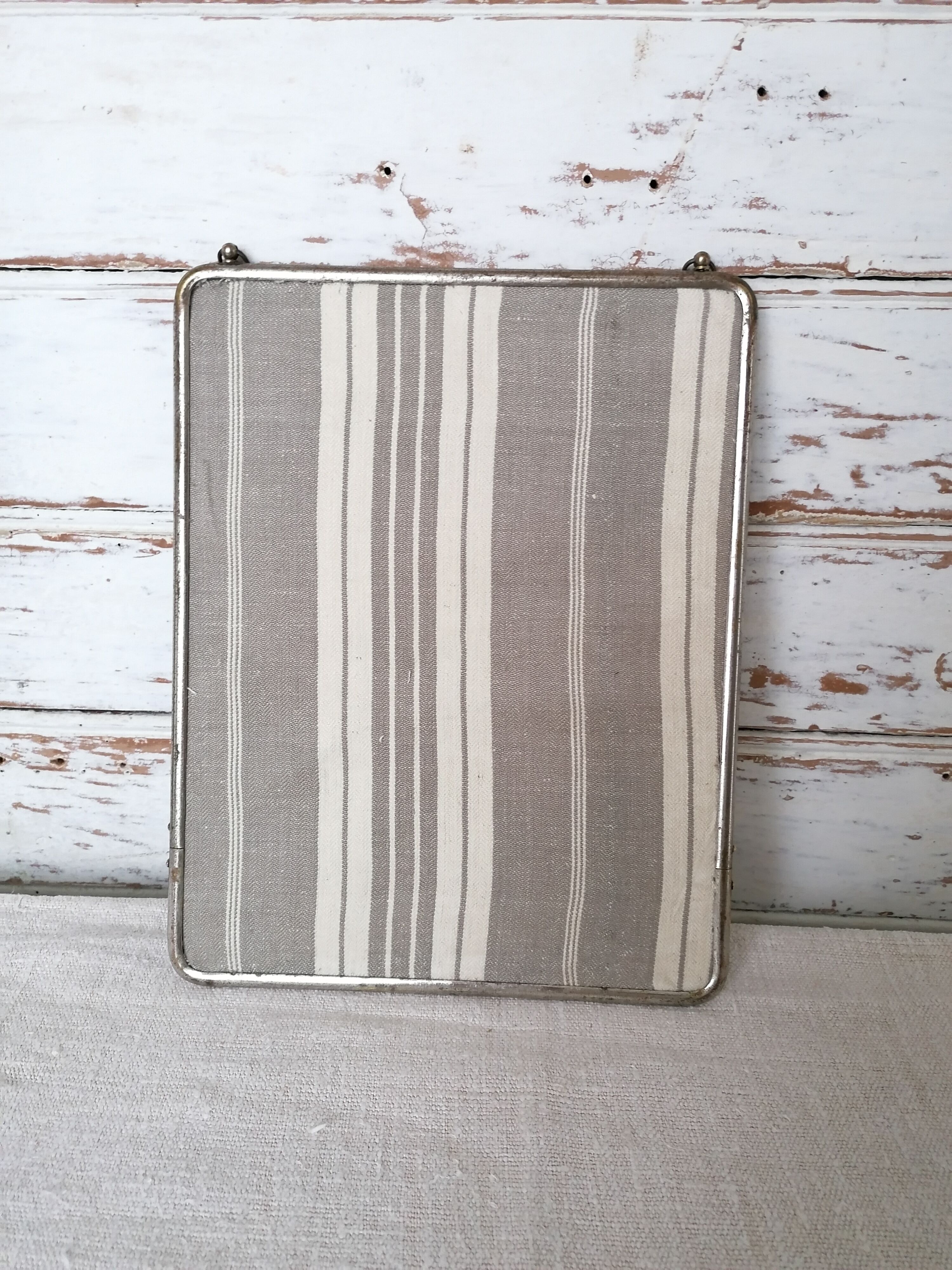 Bevelled barber mirror to hang