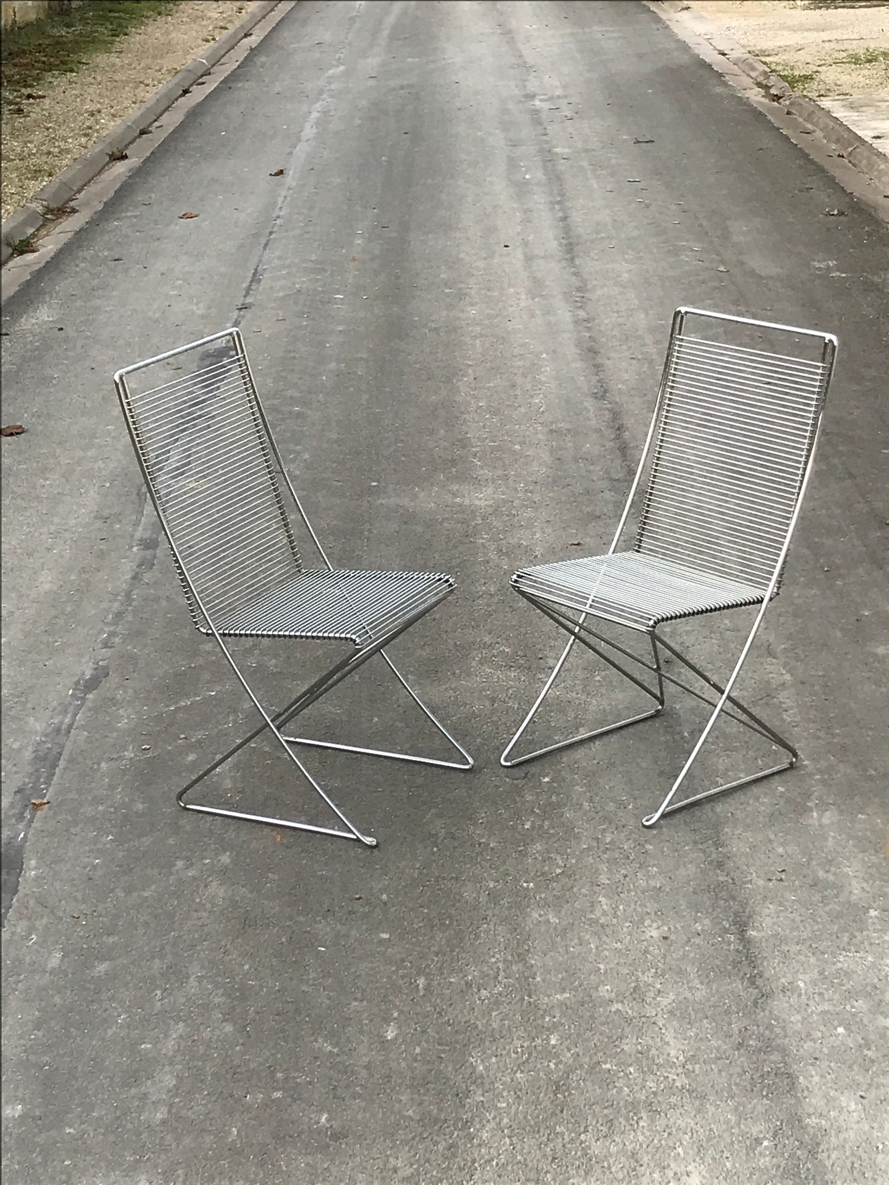 Paire de chaises Wire Till Behrens design annees 80