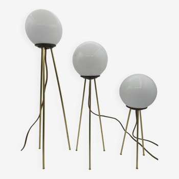 3 Lampes tripode laiton globe opaline