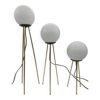 3 Lampes tripode laiton globe opaline