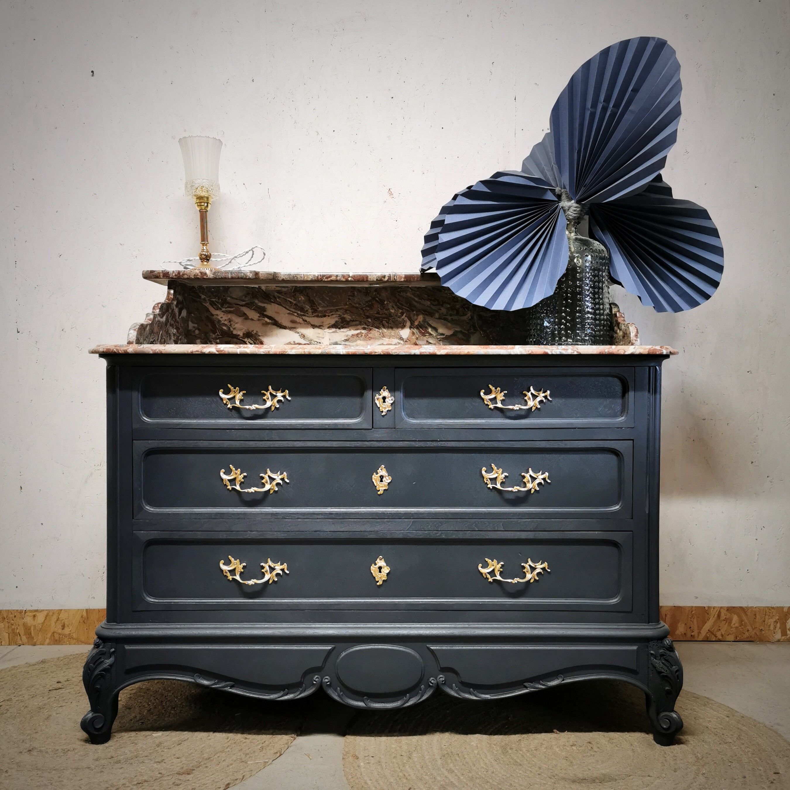 Baroque chest of drawers