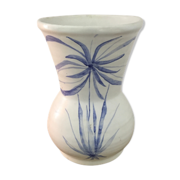 Vase ivoire décor bleu signé