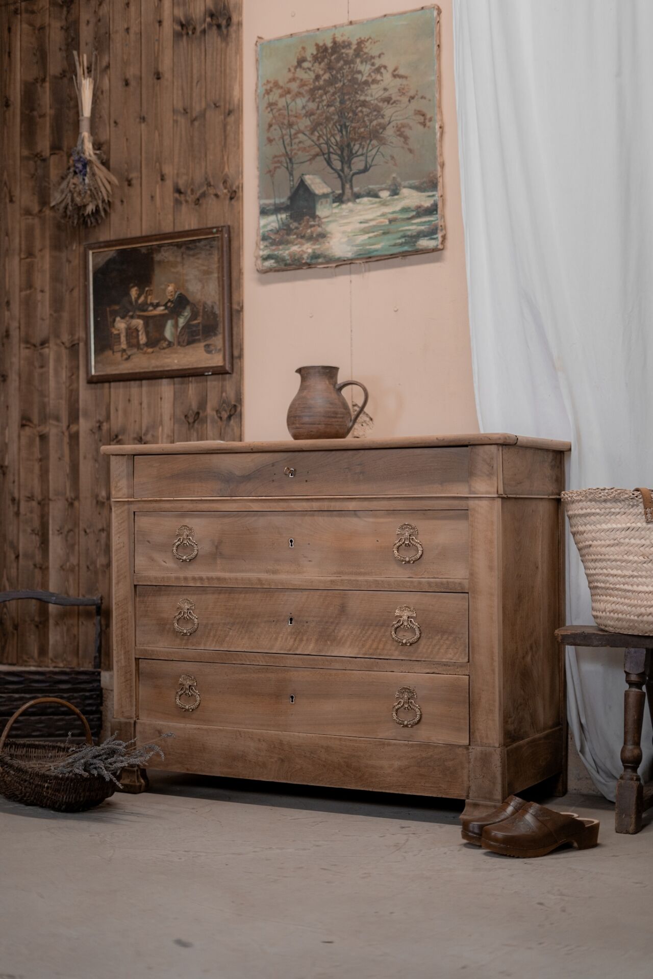Commode en noyer massif