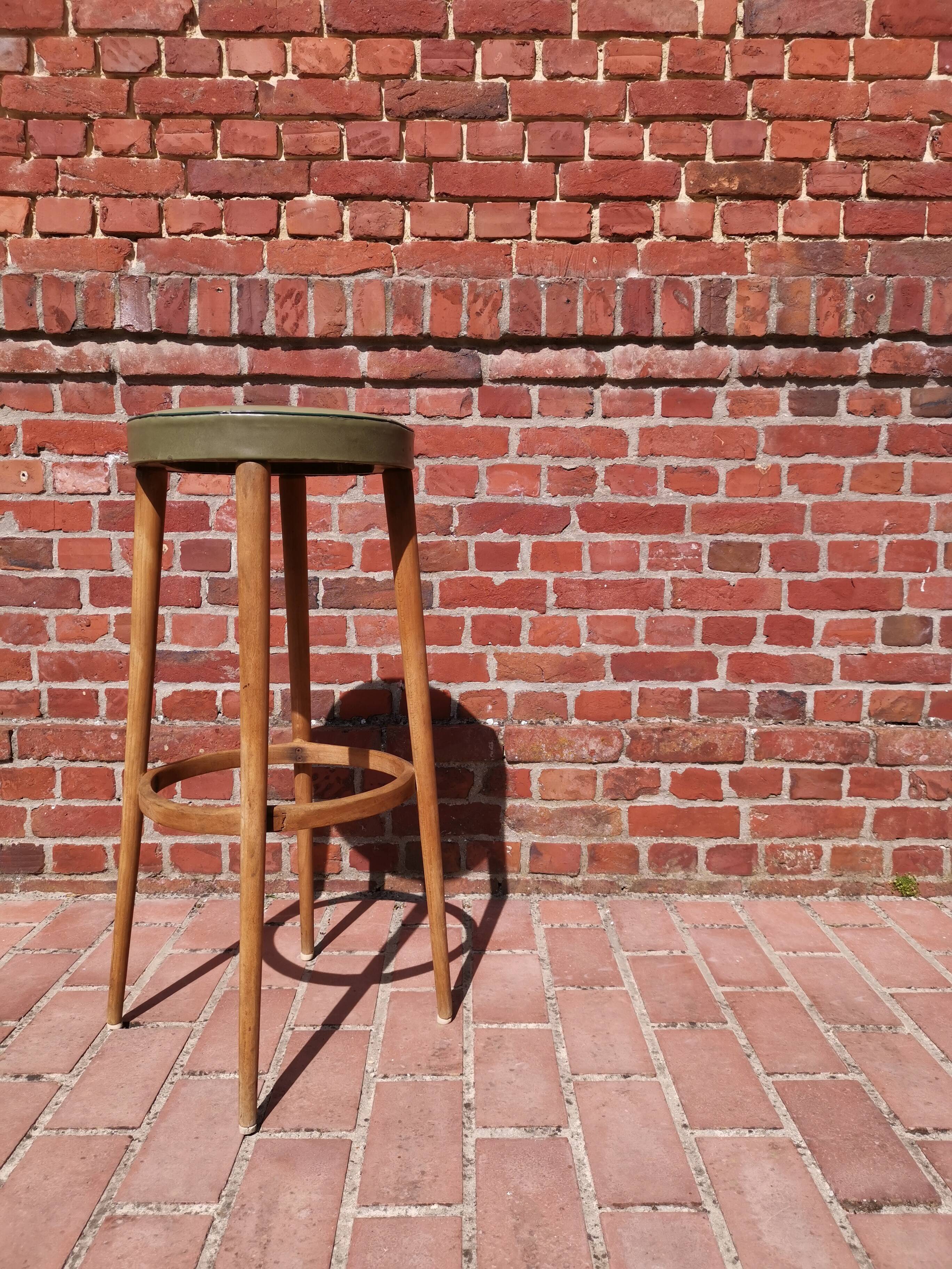 Baumann stool 895 G2 in green leather