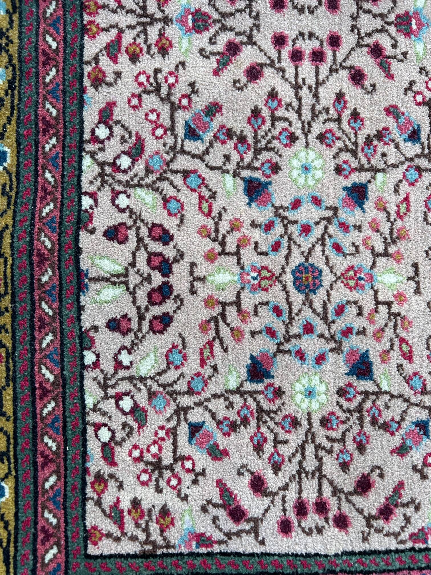 Hand-woven artisanal rug 99/142cm