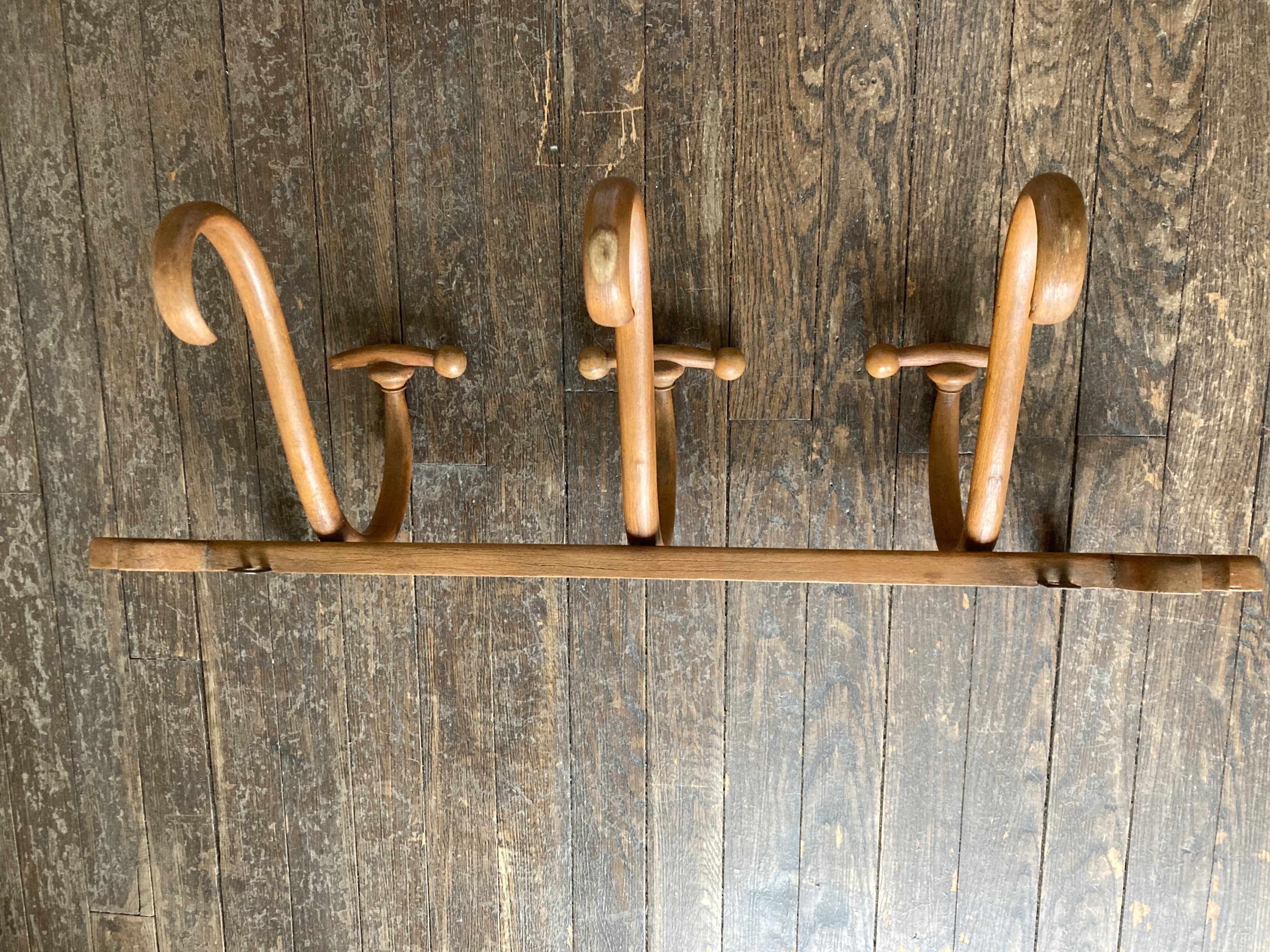 Coat rack Thonet wall 1910