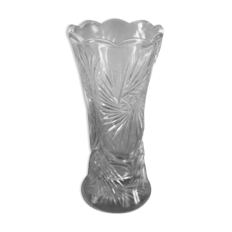 Vase in transparent chiseled glass corrugated edge