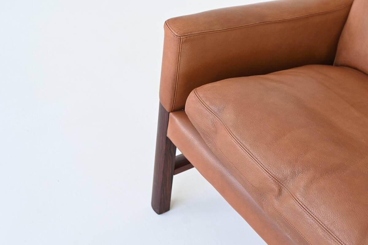 Canapé scandinave trois places en palissandre et cuir marron Danemark 1960