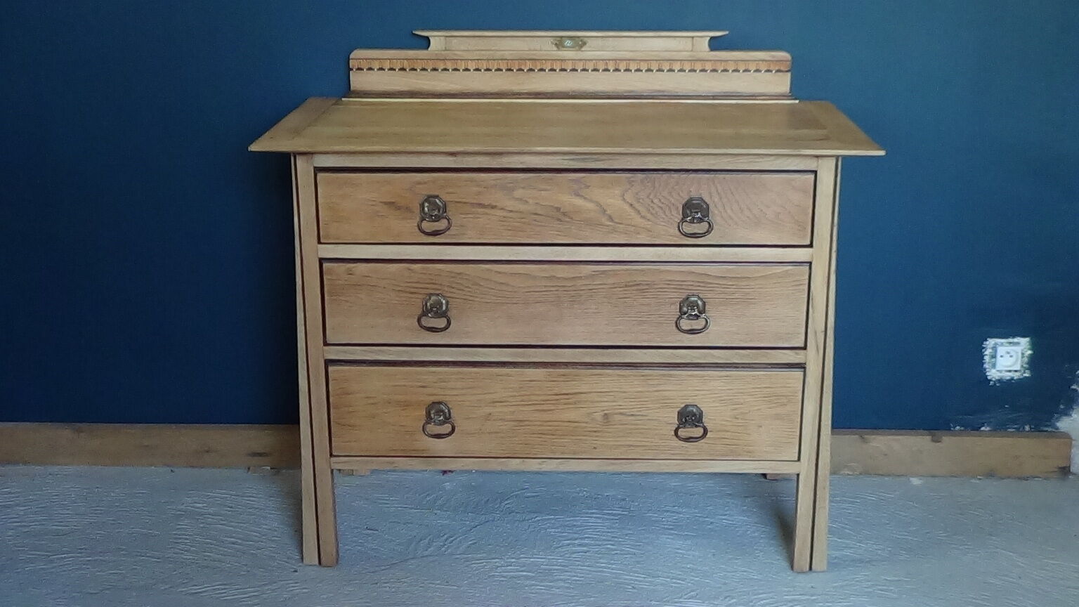Chest of drawers