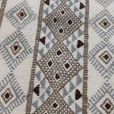 Tapis blanc à motifs berbères tissé mains