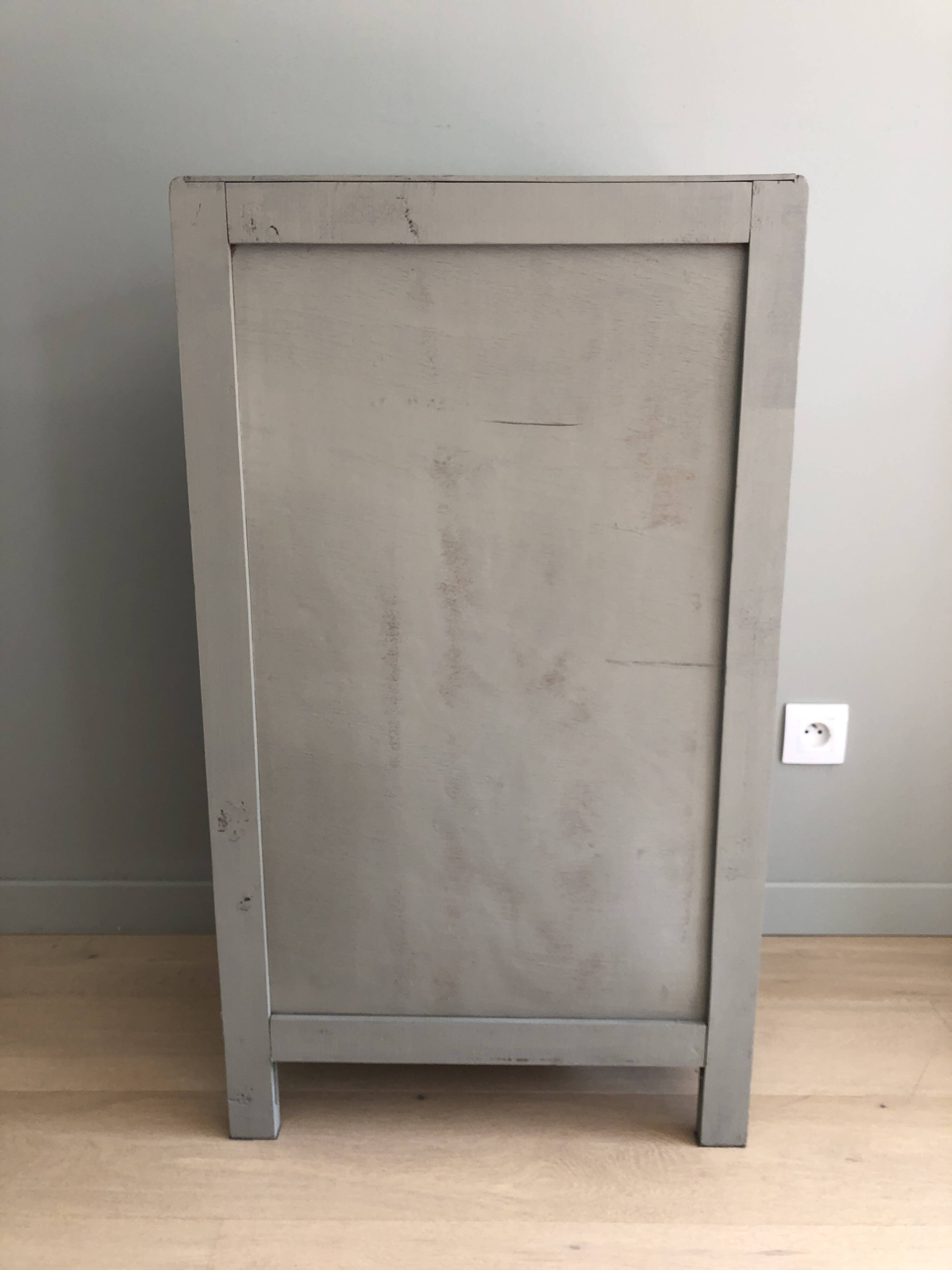 Vintage chest of drawers in painted wood