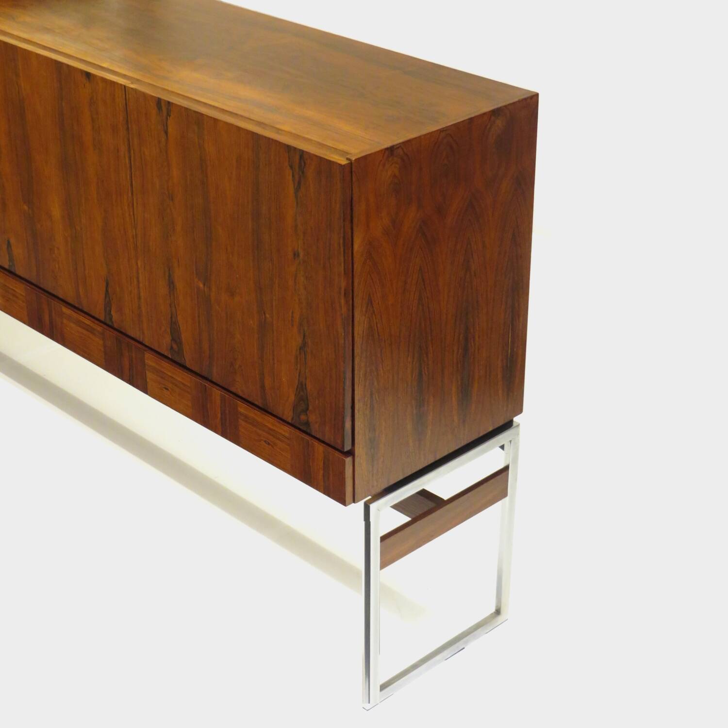 Buffet vintage design moderne du milieu du siècle en palissandre, années 1960.