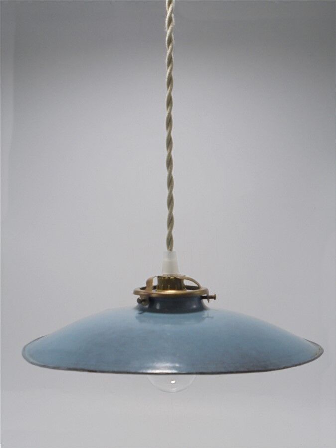 Enamelled sheet metal suspension