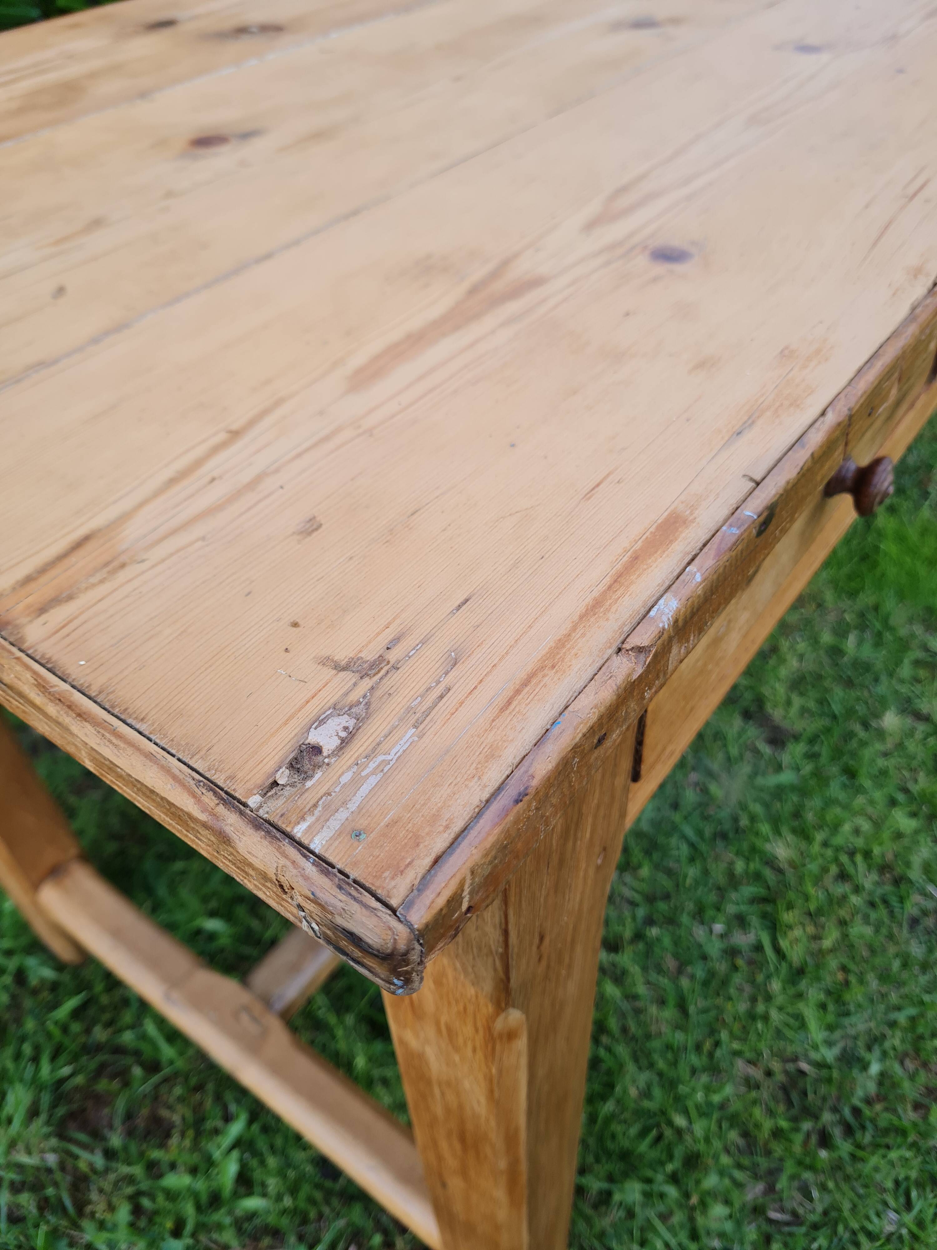 Farm table
