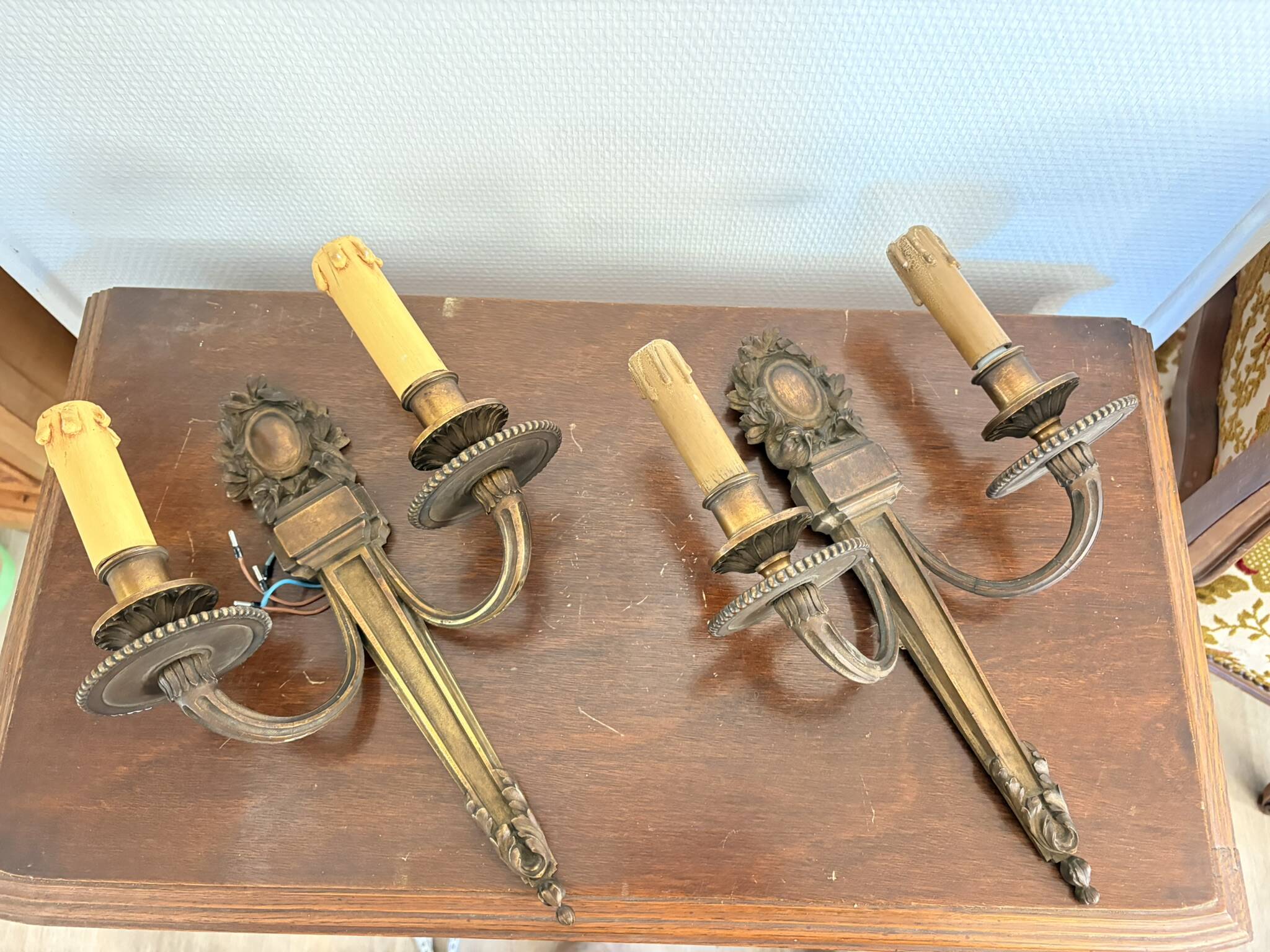 Antique Pair of Gilded Bronze Wall Lights Empire Louis XVI Acanthus Leaf 19th Century