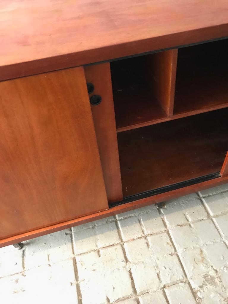 Sliding-door sideboard