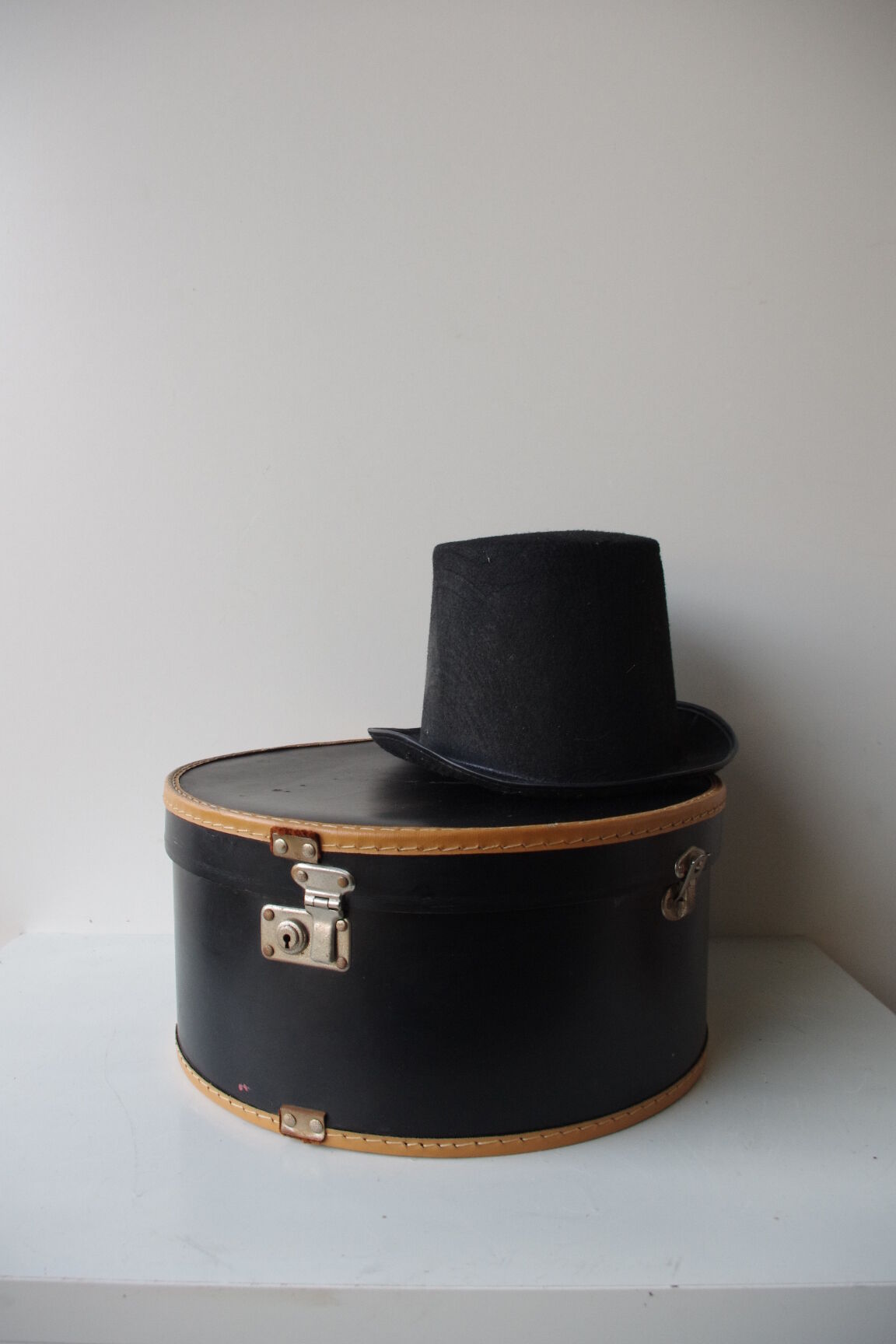 Black Suitcase for hats 60s.
