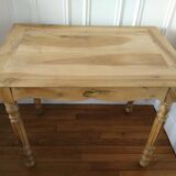 Table in walnut