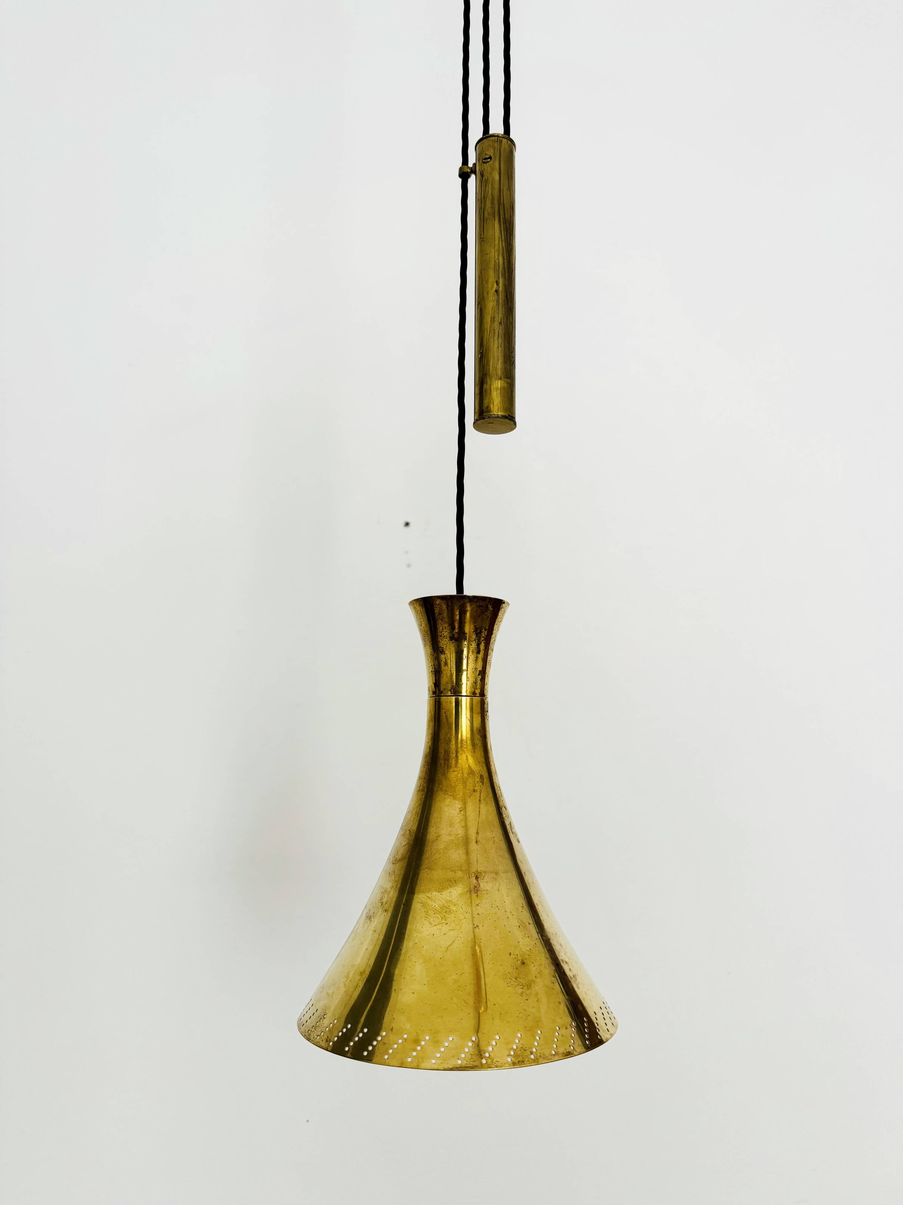 Adjustable Brass Pendant Lamp with Counterweight