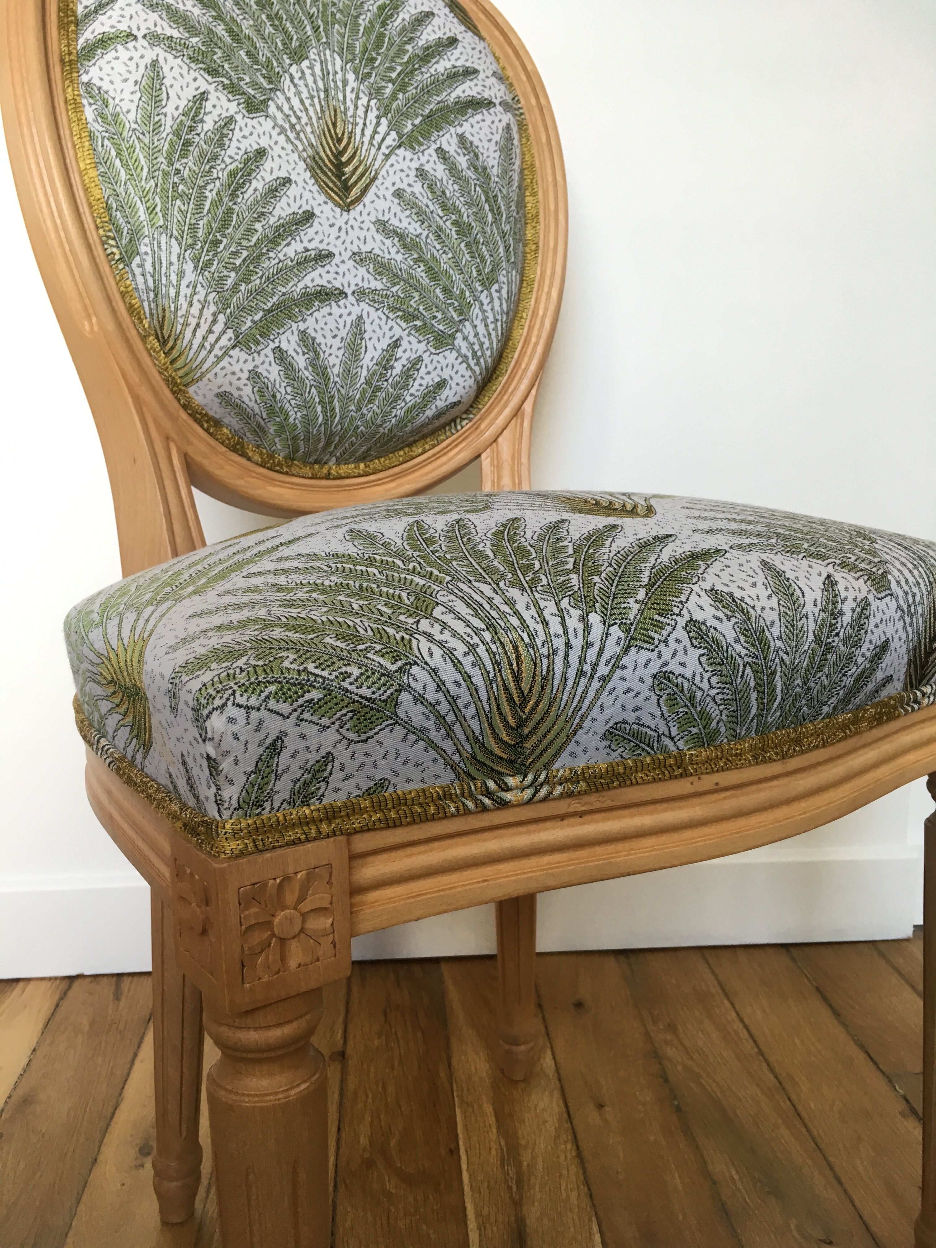 Louis XVI style armchair medallion