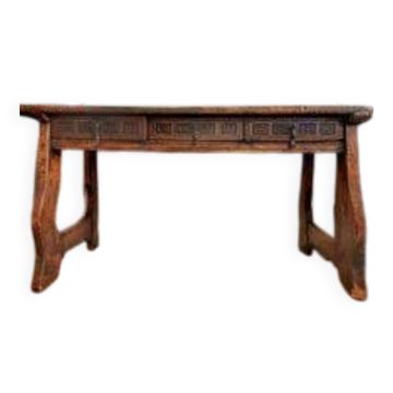 18th-century table, Spain, with carved decoration.