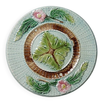 Polychrome slipware dessert plate, with a floral decoration, early 20th century.