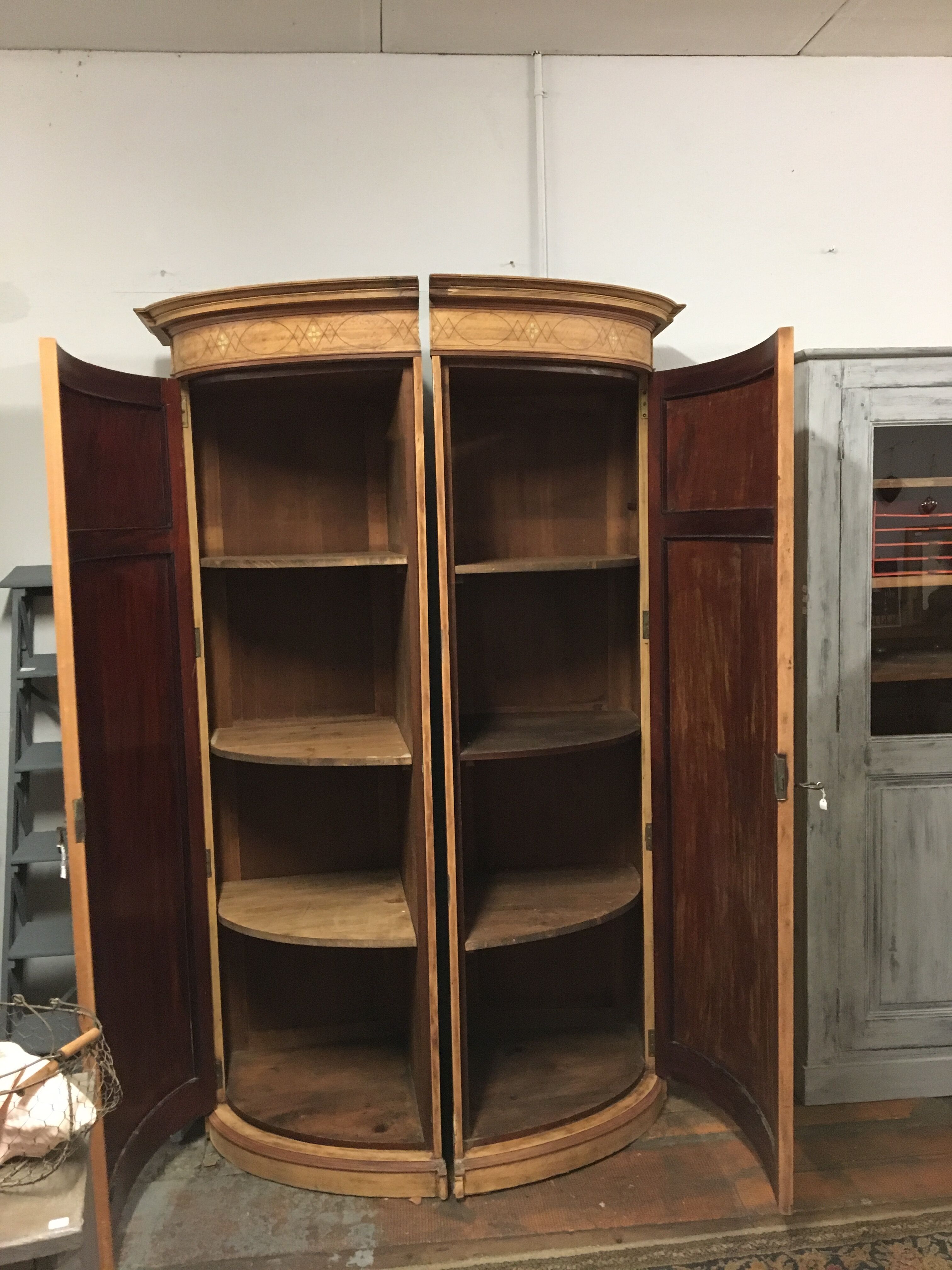 Pair of curved corners 19 eme